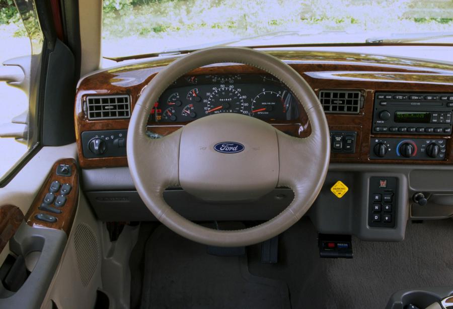  Ford F-650 2001 года  (фото 46 из 54)